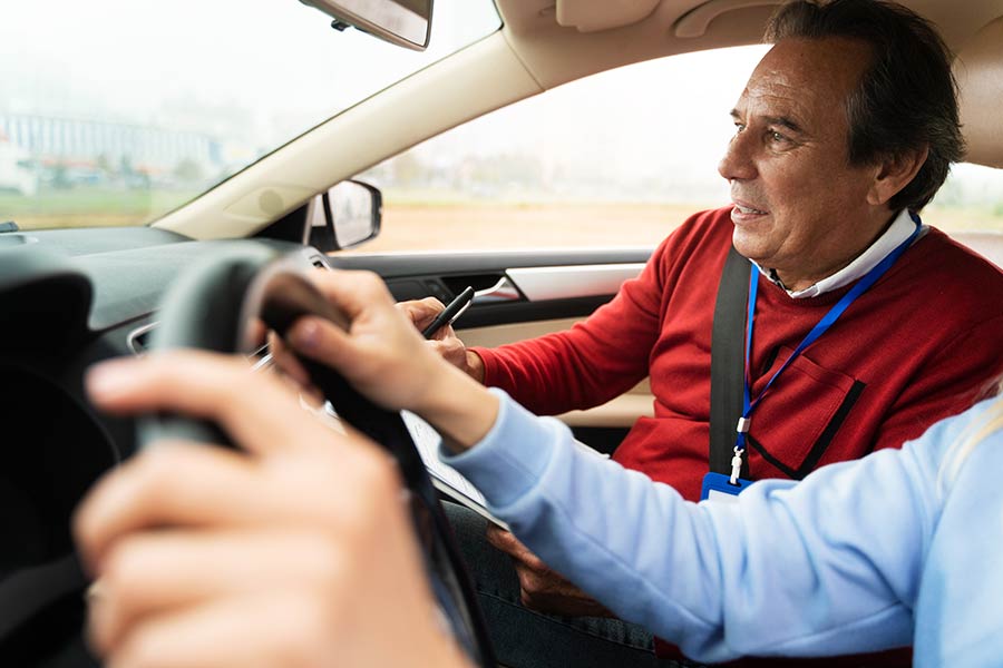 Why Choose a Professional Driving Instructor? The Benefits of Expert Guidance